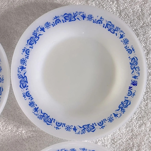 Vintage Termo-Rey Milk Glass Salad Plates W  Blue Floral Pattern x4 - Picture 4 of 9